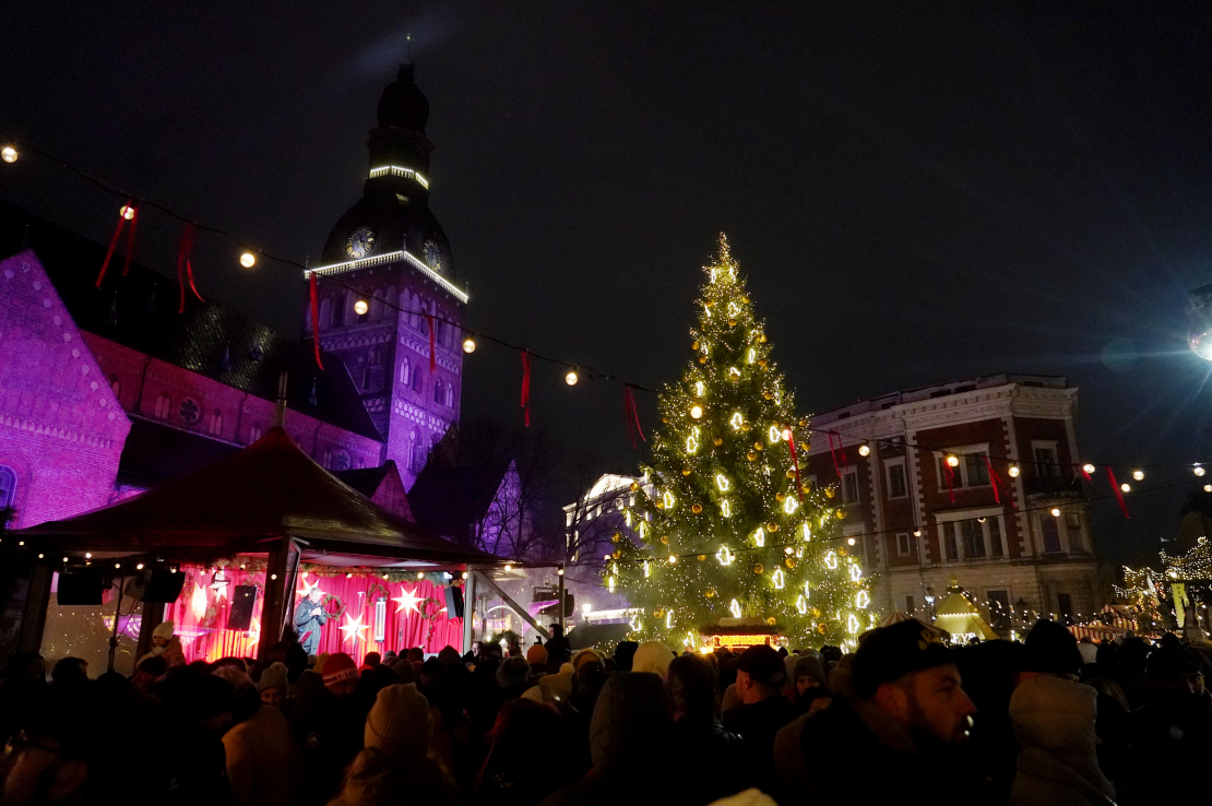 Atklāj Vecrīgas Ziemassvētku tirdziņu