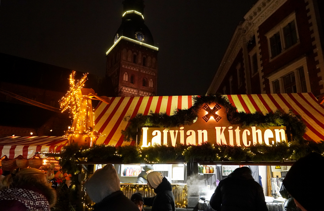 Atklāj Vecrīgas Ziemassvētku tirdziņu