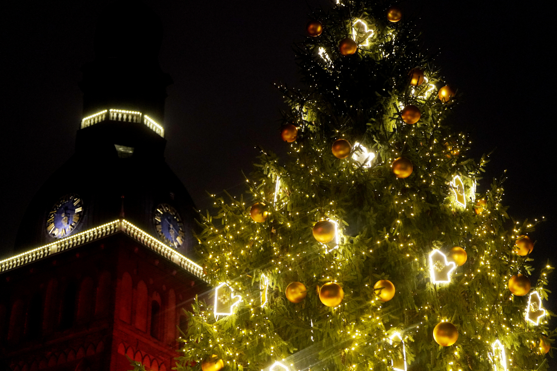 Atklāj Vecrīgas Ziemassvētku tirdziņu