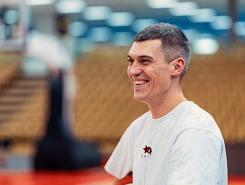 "Es reāli noticēju trenerim un viņa sistēmai. Tikai jāstrādā," par Sito Alonso saka asistents Dāvis Čoders.