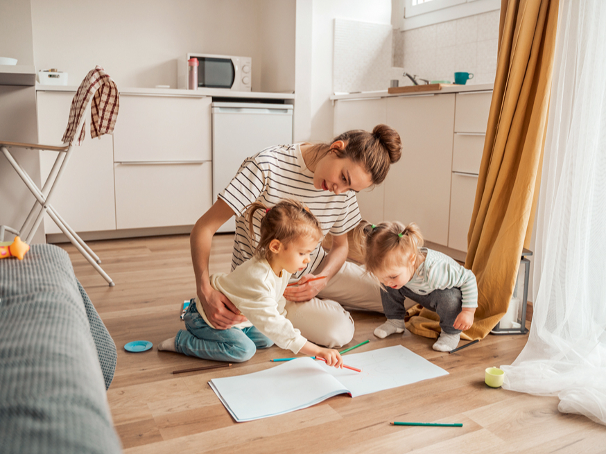 CSP dati iezīmē visai skaudru ainu. Latvijā
solo māšu ģimeņu ir gandrīz piecreiz vairāk nekā solo tēvu.
