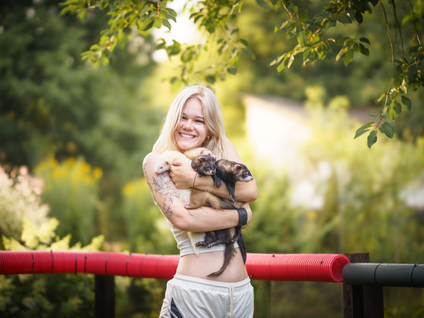 Lizete ir četru mājas sesku saimniece.