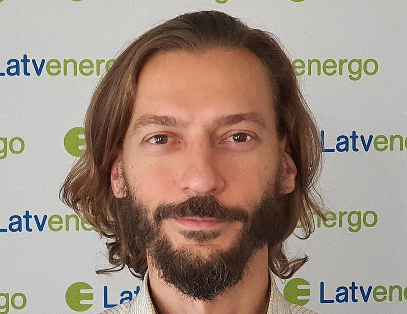 Guntis Lūsis, AS "Latvenergo" vairumtirdzniecības direktors: "Vairāku biržas operatoru paralēla darbība neizmaina elektroenerģijas cenas aprēķinu un noteikti neietekmē elektroenerģijas cenas. "Latvenergo" turpinās pamatdarbību "Nord Pool" biržā un pagaidām nav plānojusi šo tirgus platformu mainīt."