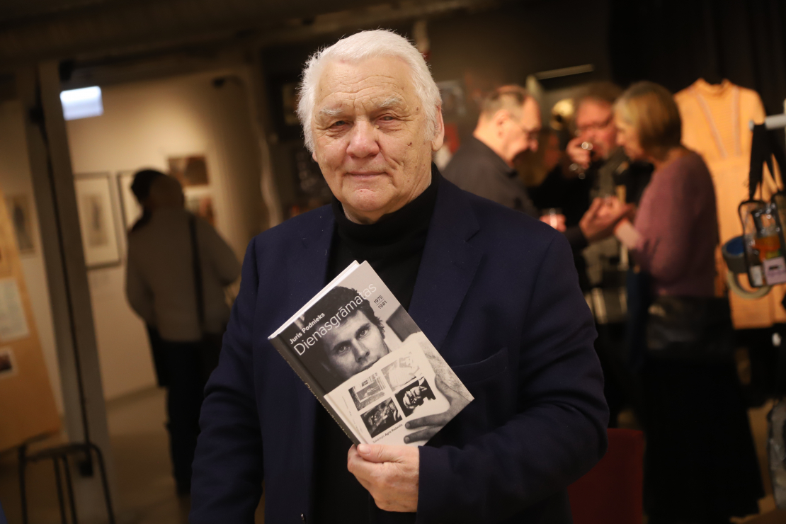 Atver grāmatu "Juris Podnieks. Dienasgrāmatas. 1975-1981". Agris Redovičs.