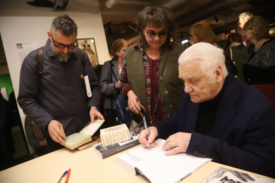 Atver grāmatu "Juris Podnieks. Dienasgrāmatas. 1975-1981".