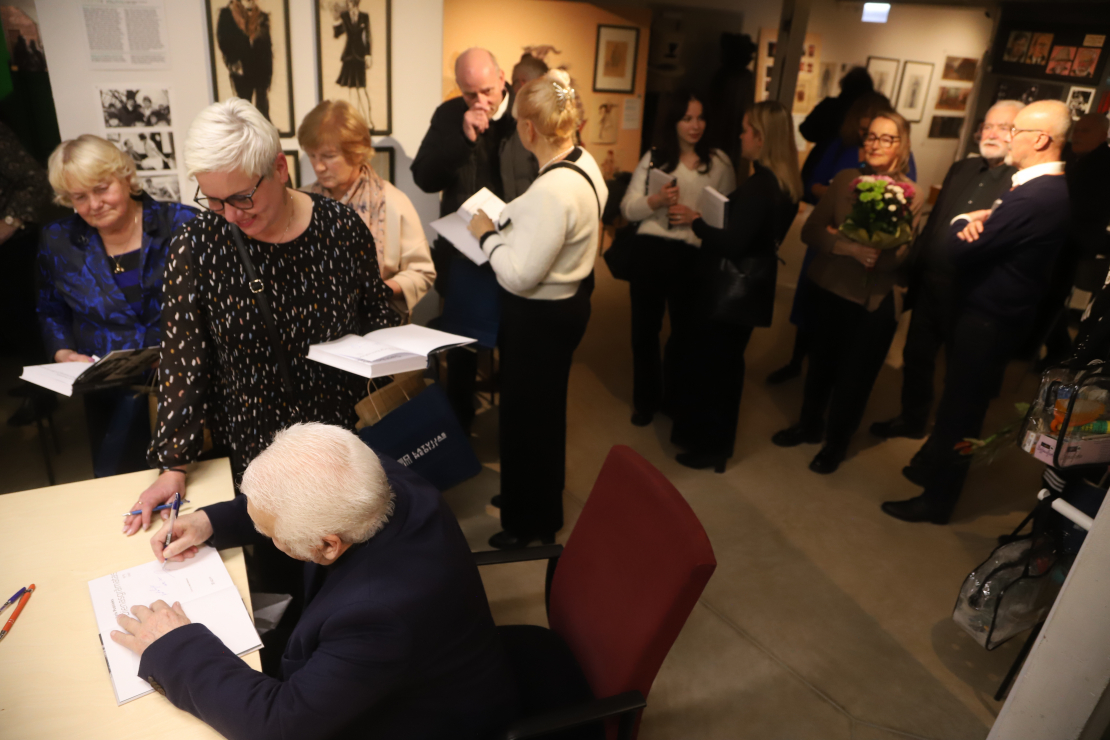 Atver grāmatu "Juris Podnieks. Dienasgrāmatas. 1975-1981".