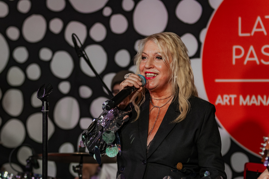 Dziedātāja Olga Rajecka prezentē klipu, plati un koncertus.