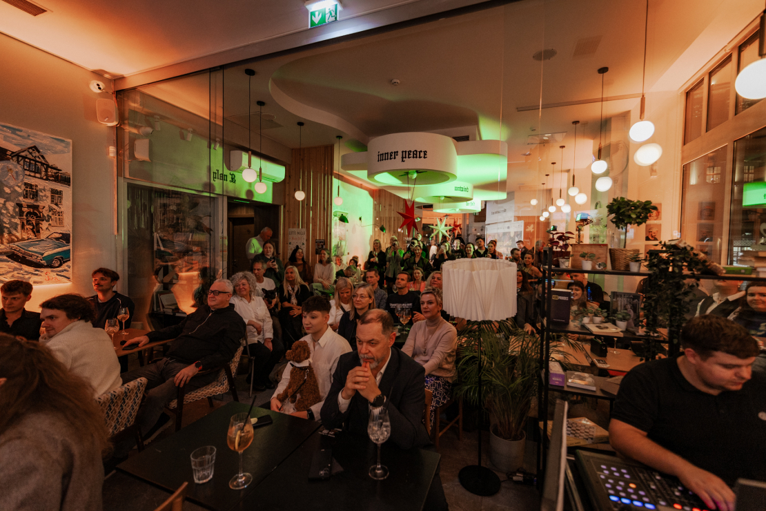 Dziedātāja Olga Rajecka prezentē klipu, plati un koncertus.