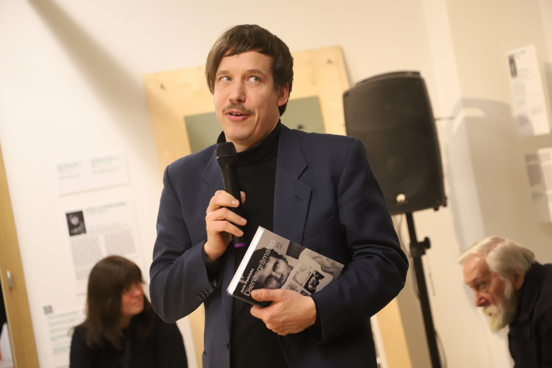 Atver grāmatu "Juris Podnieks. Dienasgrāmatas. 1975-1981".