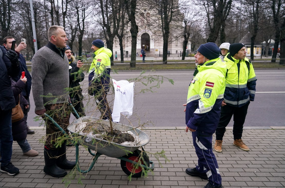 Protests pret autoceļu lietošanas nodevu komercauto līdz 3,5.