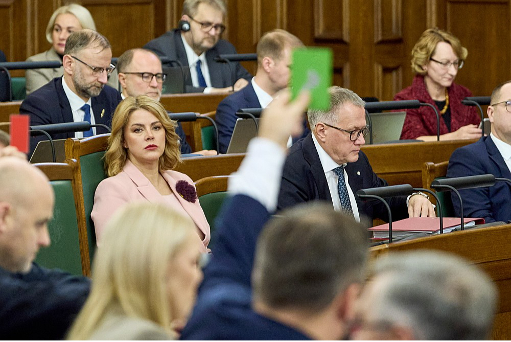 Saeima aizvadītajā nedēļā atbalstīja 2026. gada valsts budžetu, un premjere Evika Siliņa neredz iemeslu valdības krišanai, tomēr pretrunas koalīcijā nav pazudušas.