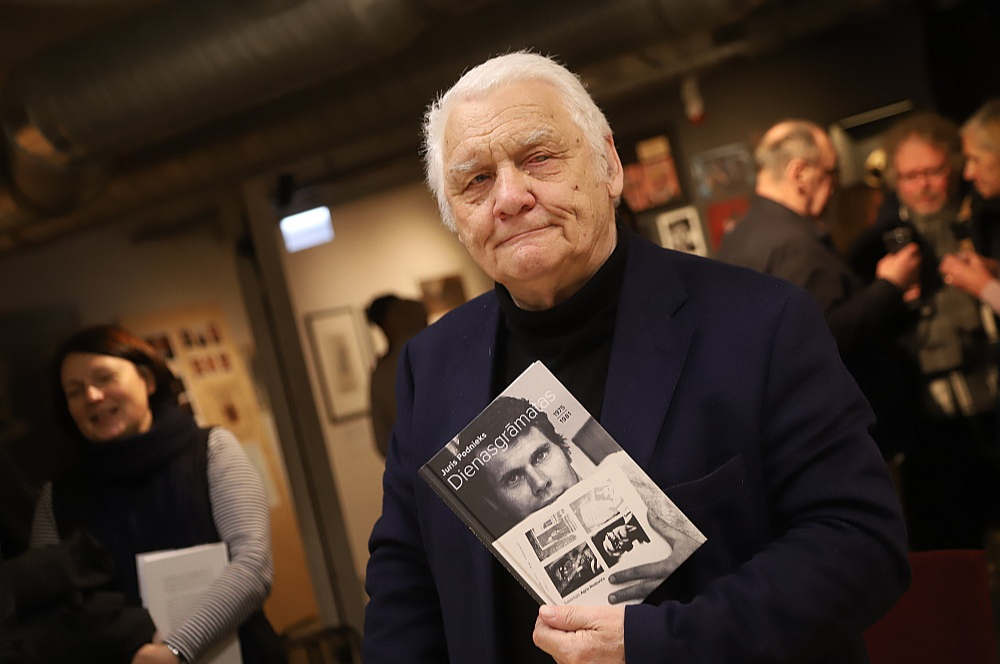 Agris Redovičs: "Šajās piezīmēs ļoti labi redzams, kā Juris Podnieks aug, kā aug viņa radošā pašapziņa, kā no operatora pārliecinoši kļūst par režisoru."