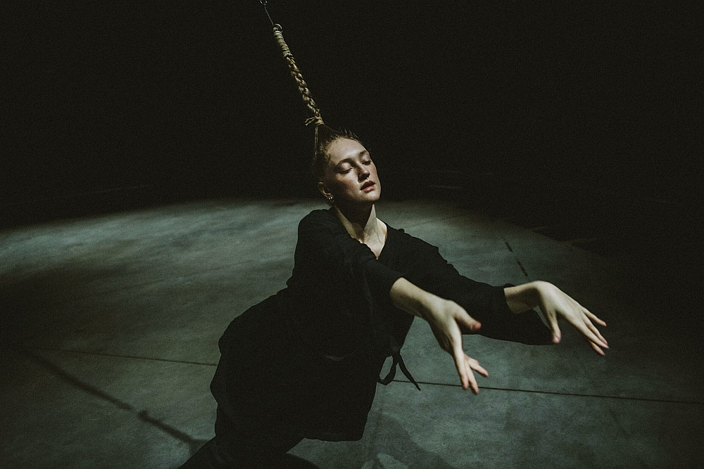 Alise Madara Bokaldere: "Man ar šo izrādi radās vēlme pacelt cepurīti visu priekšā, kas nākuši pirms manis, kas darbojušies līdzās man un kas vēl tikai ienāk un ienāks šajā vidē."