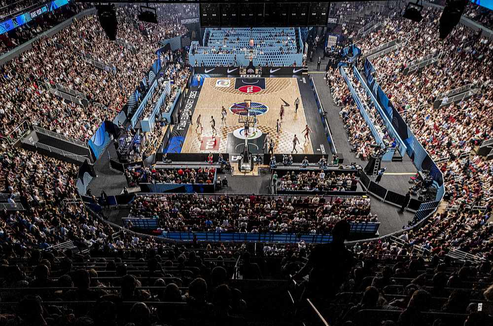 Katrs no valsts budžeta piešķirtais eiro Eiropas basketbola čempionāta rīkošanai Rīgā valsts ekonomikai piesaistījis 5,3 eiro, lēš organizatori, ka arī viņi var būt gandarīti par miljonos mērāmu peļņu.