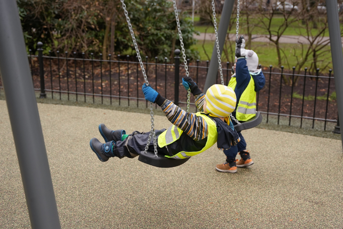 Atjaunotais bērnu rotaļu laukums Vērmanes dārzā.