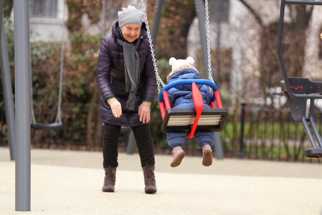 Atjaunotais bērnu rotaļu laukums Vērmanes dārzā.