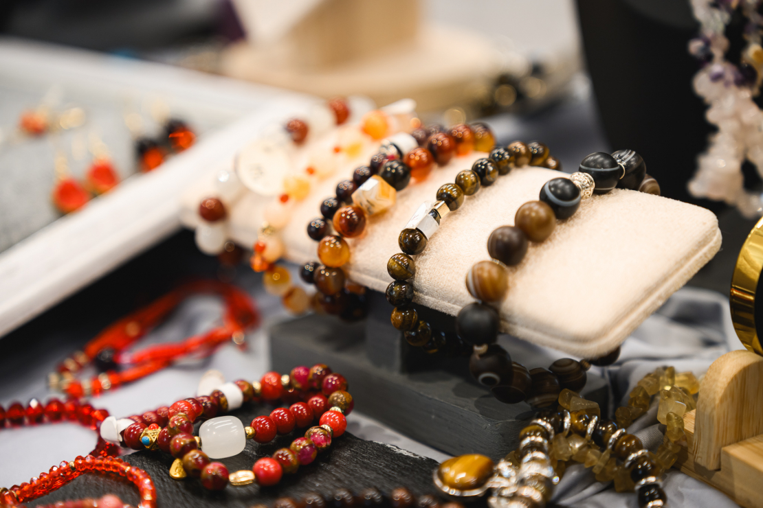 Atklāts Ziemassvētku labdarības tirdziņš.