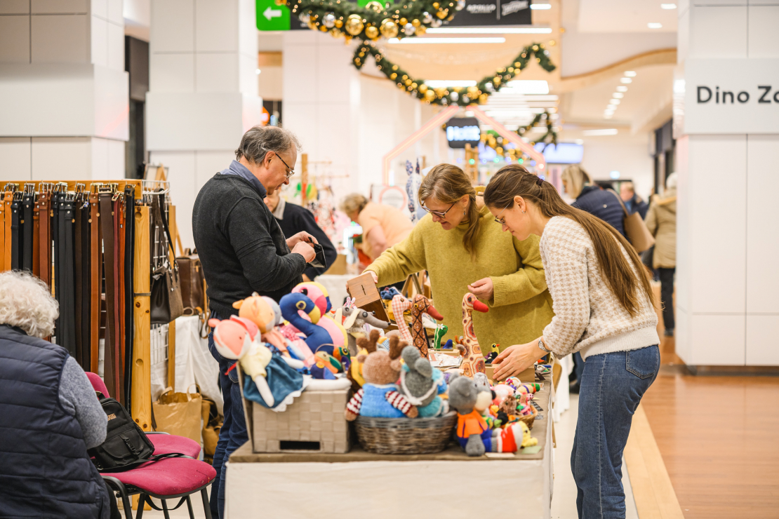 Atklāts Ziemassvētku labdarības tirdziņš.