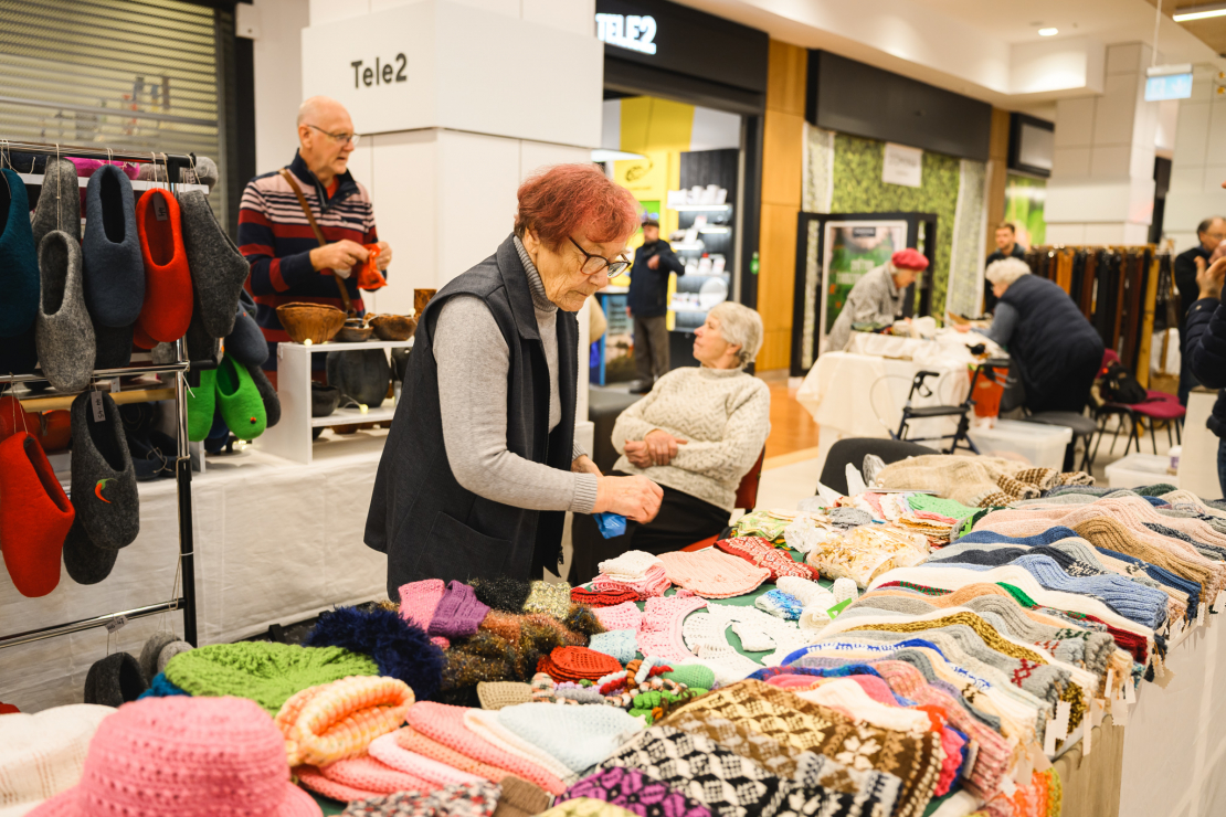 Atklāts Ziemassvētku labdarības tirdziņš.