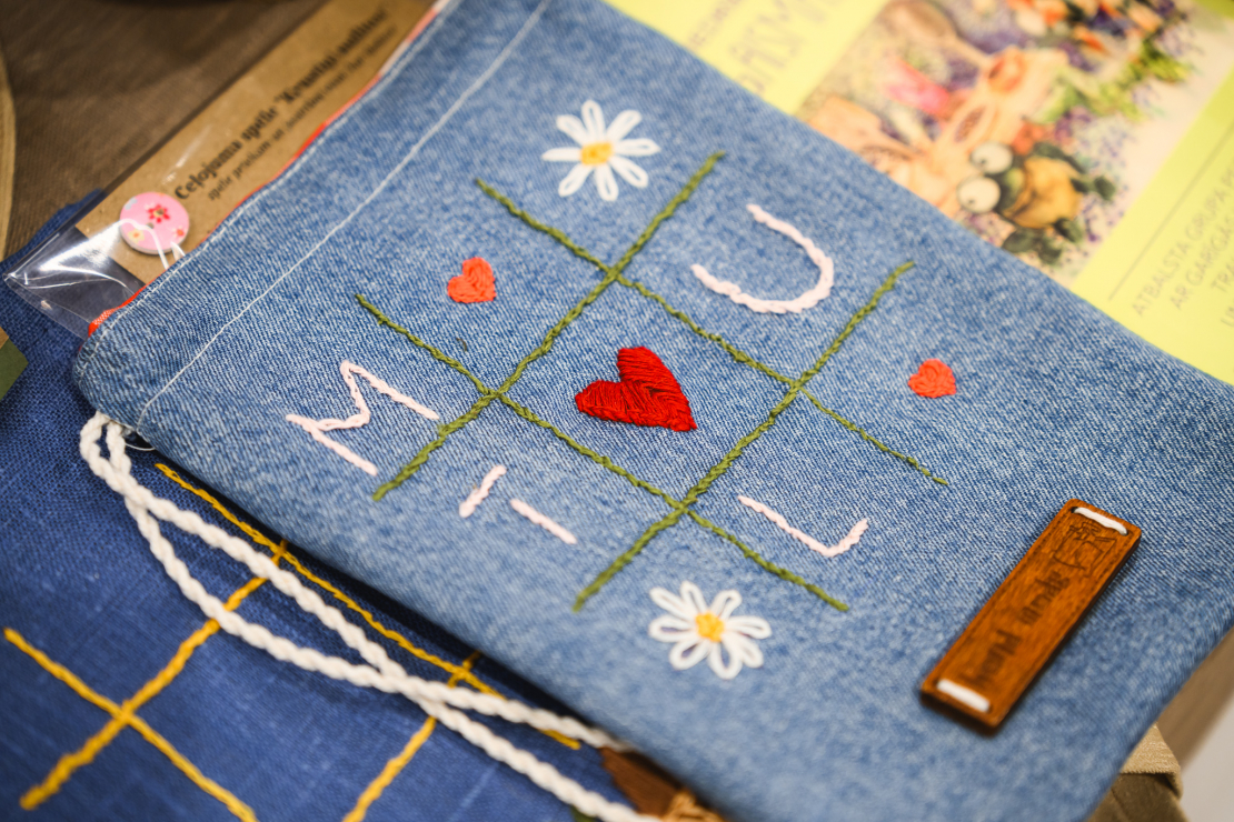 Atklāts Ziemassvētku labdarības tirdziņš.