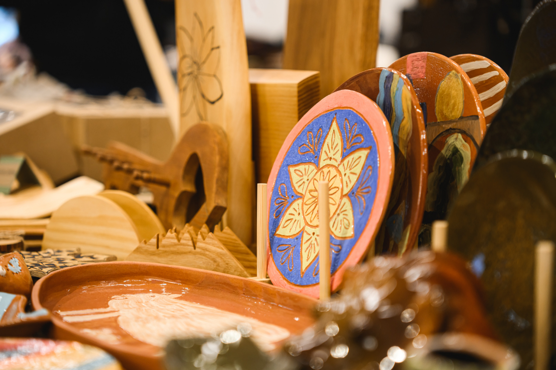 Atklāts Ziemassvētku labdarības tirdziņš.