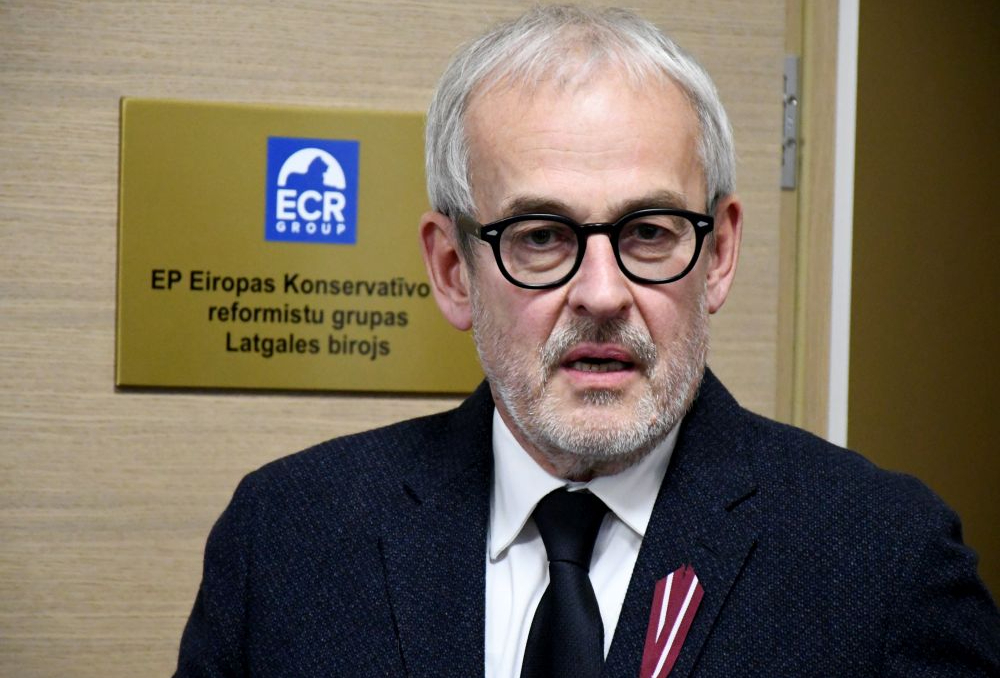 EP Transporta un tūrisma komitejas ziņotājs Roberts Zīle.