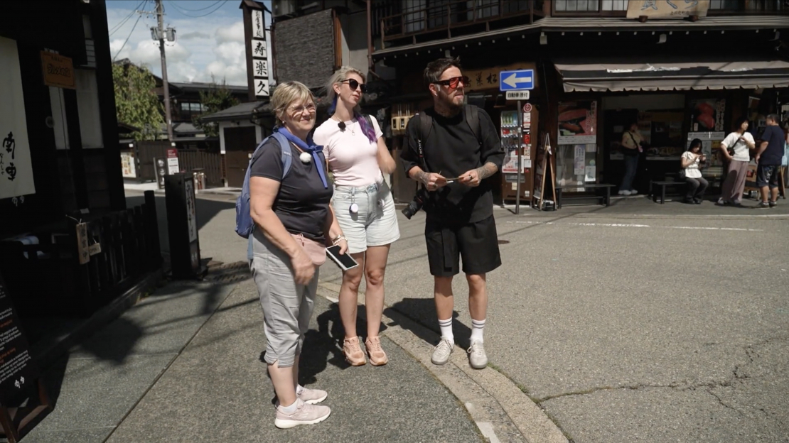 "Četri uz koferiem" Japānā. Un atkal Simsons pazudis...