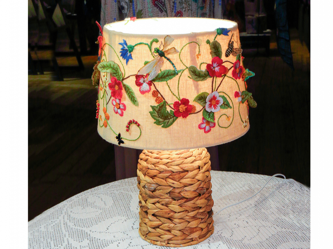 Izšūts lampas kupols.