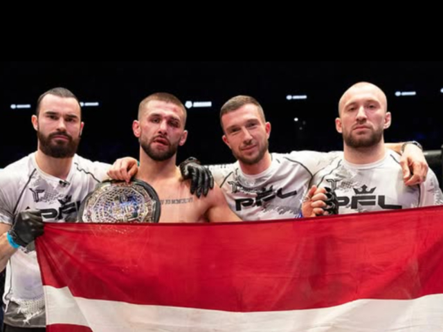 Aleksandrs Čižovs pēc cīņas ar komandu.