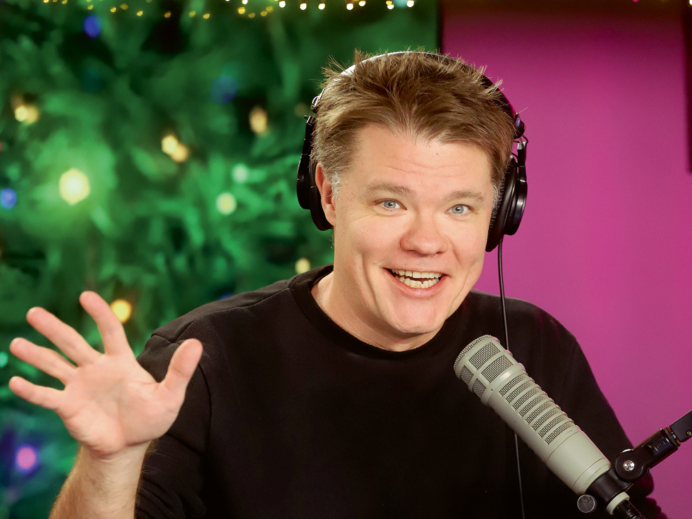 Toms Grēviņš, radio un TV raidījumu vadītājs, dīdžejs.