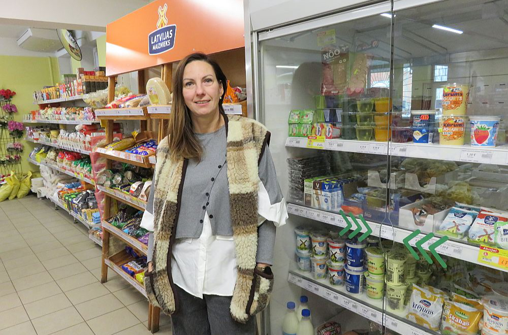 Demenes veikala vadītāja Natālija Ančipanova teic, ja vajag, veikalā būs arī debesmanna.