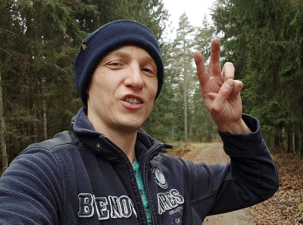 Maksims Koptelovs atsevišķas savas aktivitātes sociālajos medijos, kur publicējis Krieviju atbalstošus ierakstus, tiesā pamatoja, ka "tikai pajokojis".