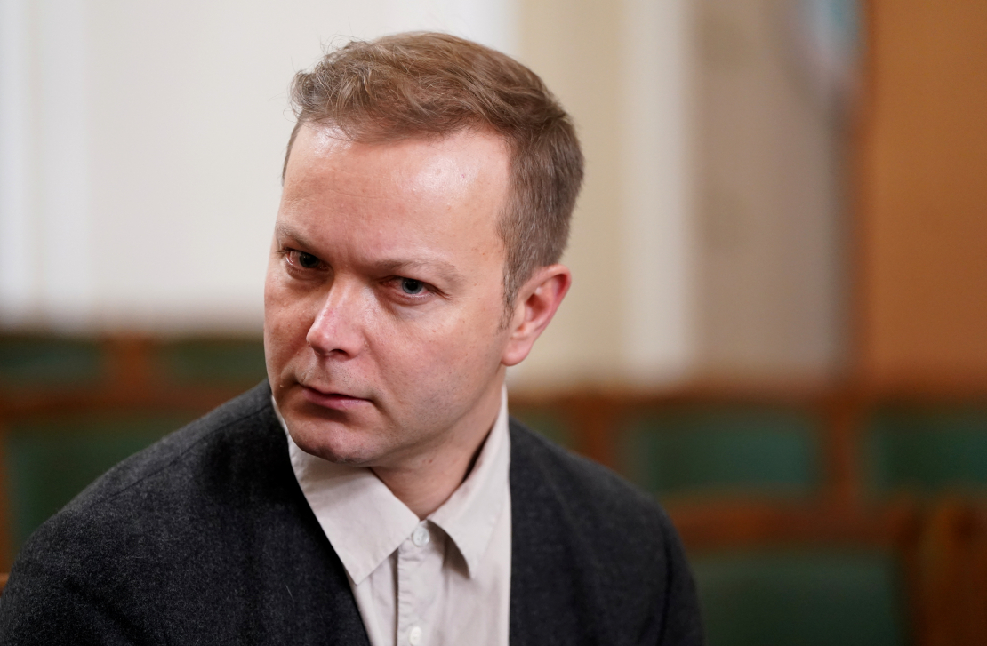 Sabiedrisko elektronisko plašsaziņas līdzekļu padomes locekļa amata kandidāts, sociālo zinātņu pētnieks Andris Saulītis Saeimas sēdes laikā, kurā lems par viņa apstiprināšanu amatā.