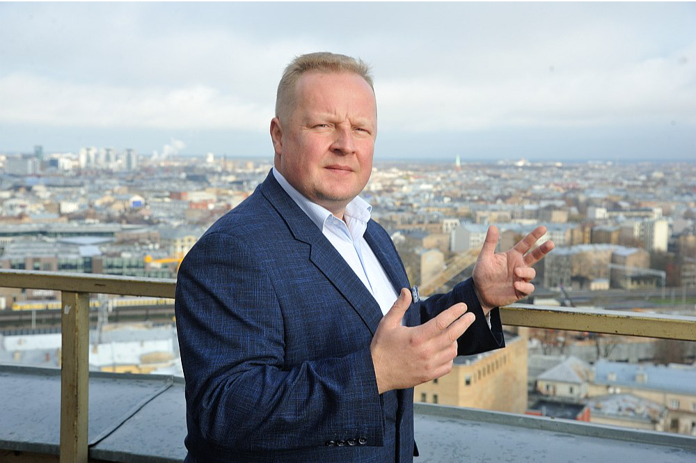 Latvijas Ūdeņraža asociācijas valdes priekšsēdētājs Ģirts Greiškalns: "FNG juridiskās pārstāvniecības slēgšana var, iespējams, ietekmēt laika grafiku un prasīt papildu investoru meklēšanu, taču stratēģiskie plāni un paziņotie investīciju projekti paliek spēkā."