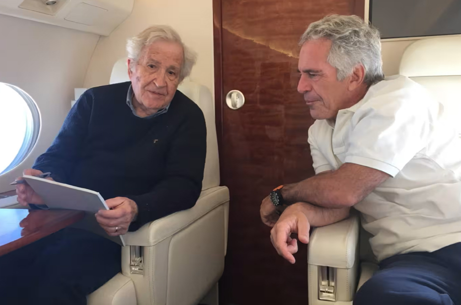 Džefrija Epstīna lietas materiālu foto. Naoms Čomskis. 