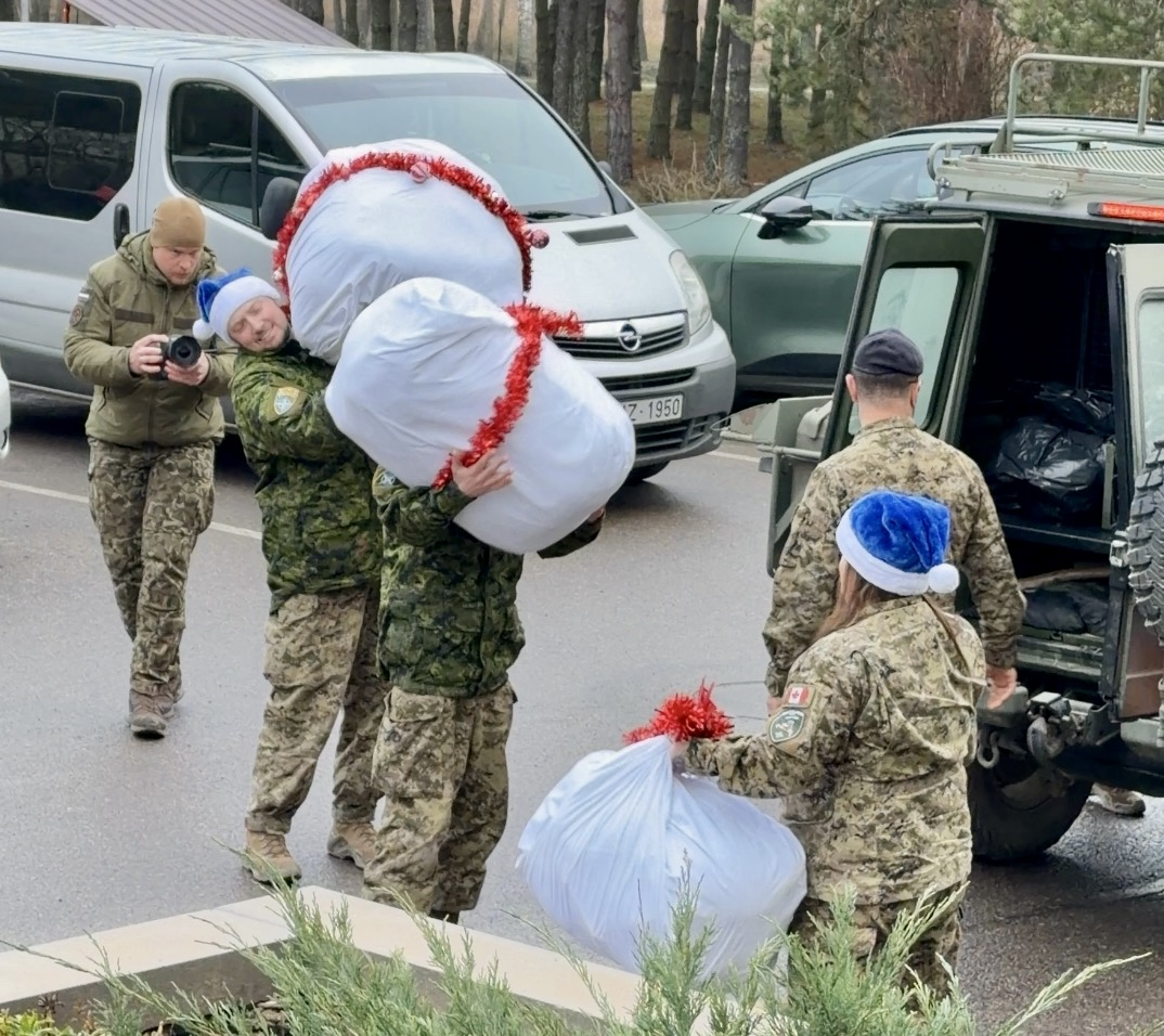 Kanādas karavīru labdarības akcija Daugavpils slimnīcā.