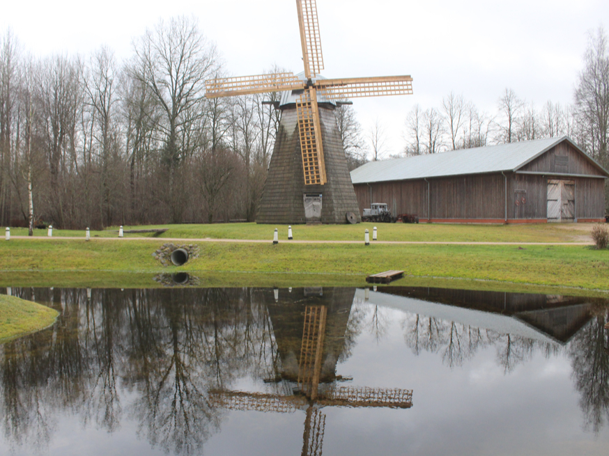 Lazdu vējdzirnavas brīvdabas muzejā “Ausekļu dzirnavas” šovasar ieguvušas jaunus spārnus.