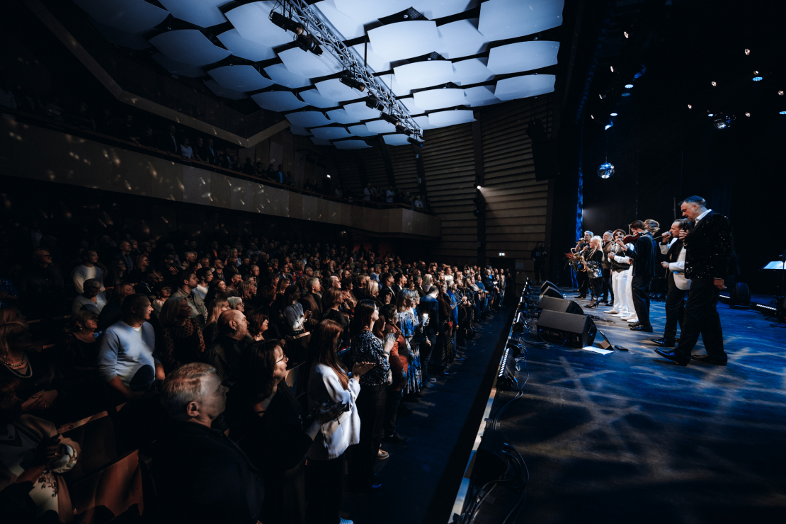 Koncertturneja "Ielūdz Olga Rajecka un draugi".
