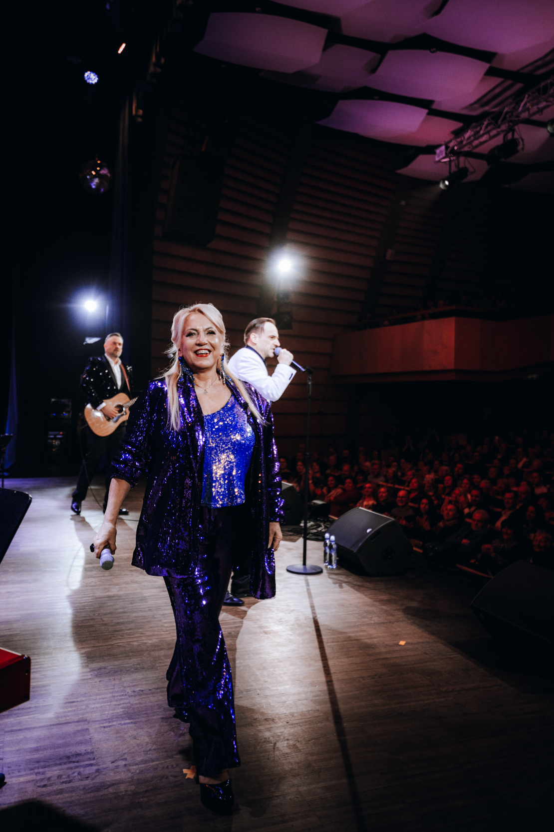 Koncertturneja "Ielūdz Olga Rajecka un draugi".