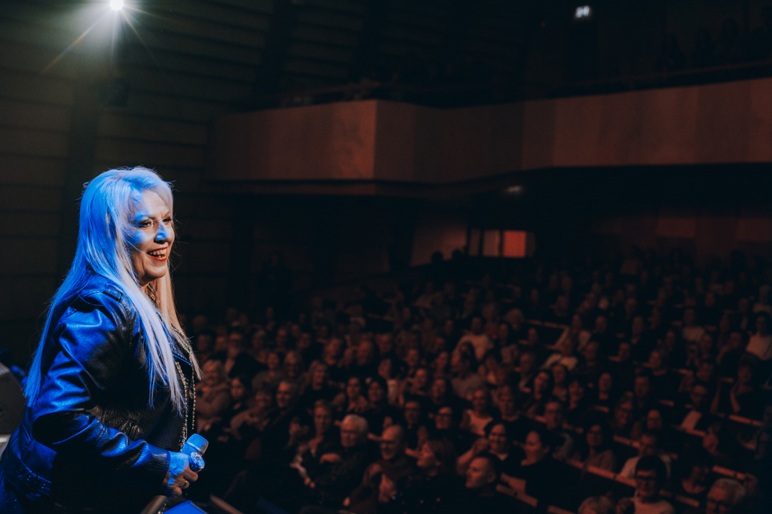 Koncertturneja "Ielūdz Olga Rajecka un draugi".