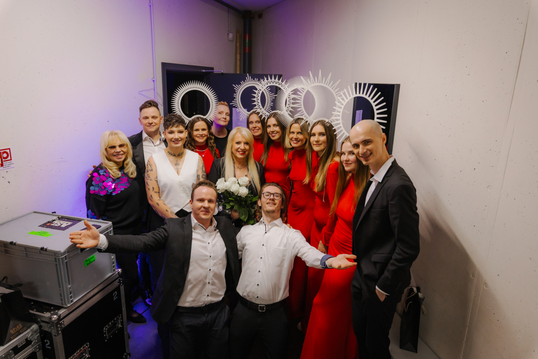 Koncertturneja "Ielūdz Olga Rajecka un draugi".