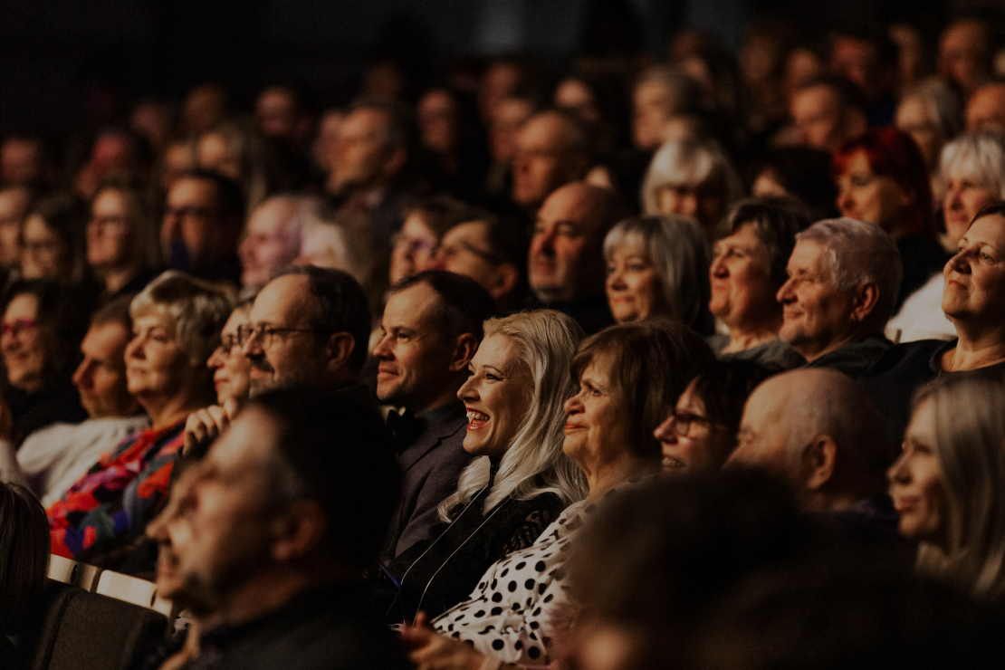 Koncertturneja "Ielūdz Olga Rajecka un draugi".