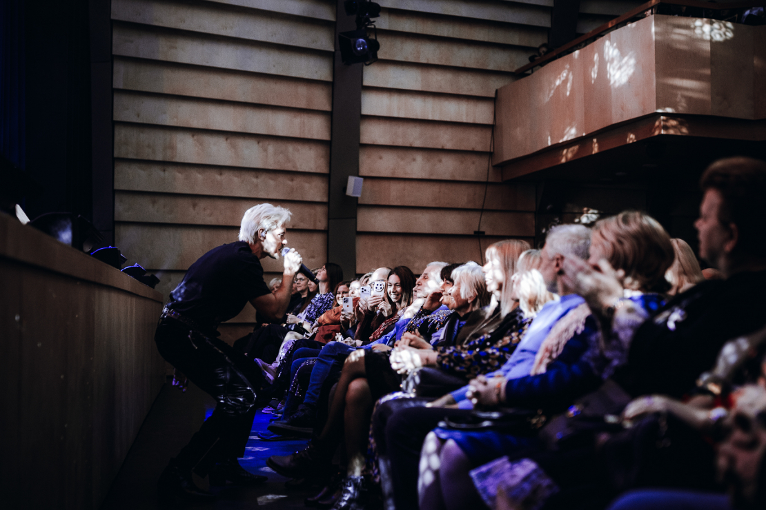 Koncertturneja "Ielūdz Olga Rajecka un draugi".