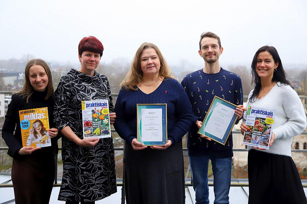 Žurnāla "Praktiskais Latvietis" komanda: Elīna Kondrāte (no kreisās), Ingrīda Neusa-Luca, Sandra Ruska, Jānis Siliņš un Madara Briede.