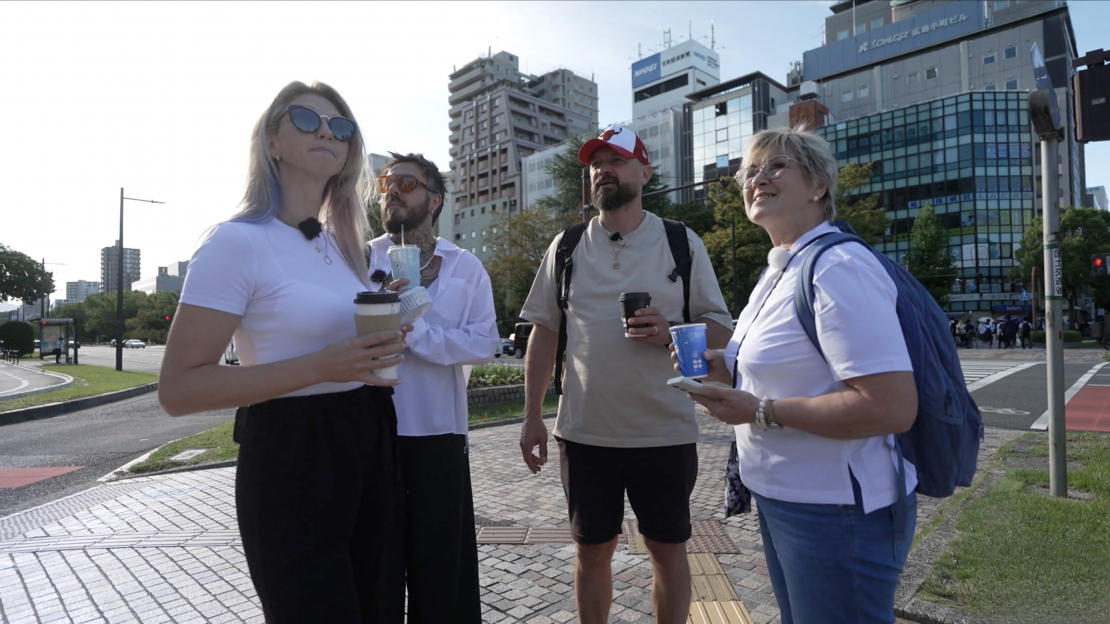 "Četri uz koferiem" Hirosimā. 