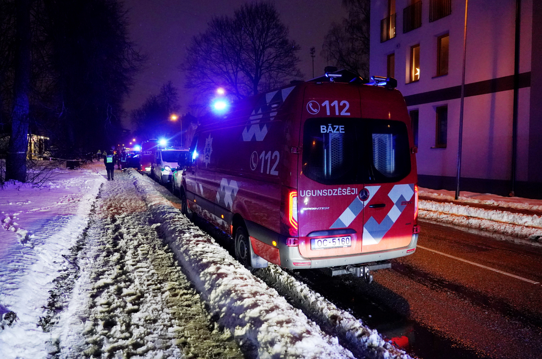 Rīgā, Torņakalnā, gāzes sprādziena dēļ daļēji sagruvis daudzstāvu ēkas jumts un daļa piektā stāva.