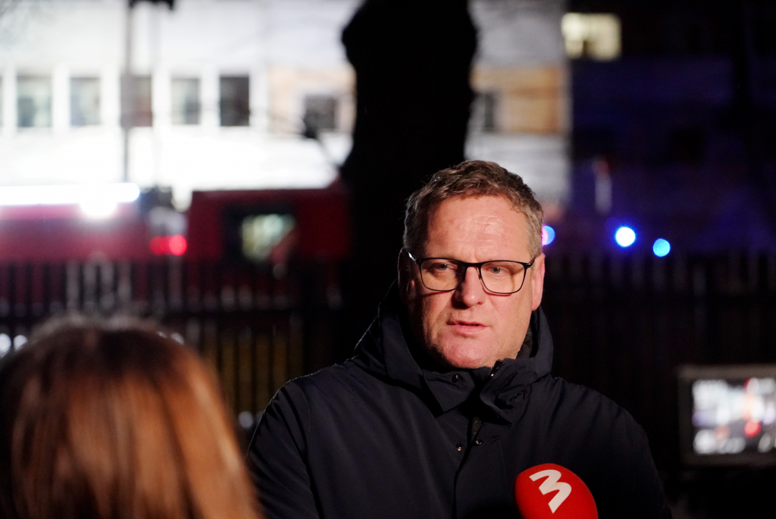 Rīgā, Torņakalnā, gāzes sprādziena dēļ daļēji sagruvis daudzstāvu ēkas jumts un daļa piektā stāva. Mērs Kleinbergs. 