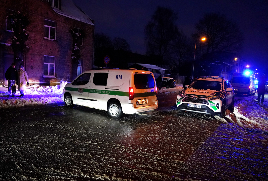 Rīgā, Torņakalnā, gāzes sprādziena dēļ daļēji sagruvis daudzstāvu ēkas jumts un daļa piektā stāva.