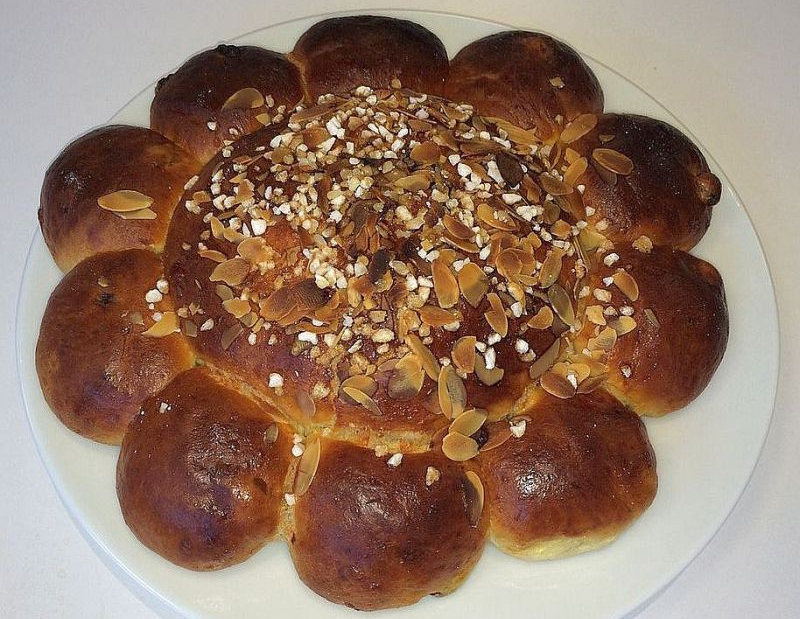 Vācu tradīcijas Trijkungu dienas pīrāgs.