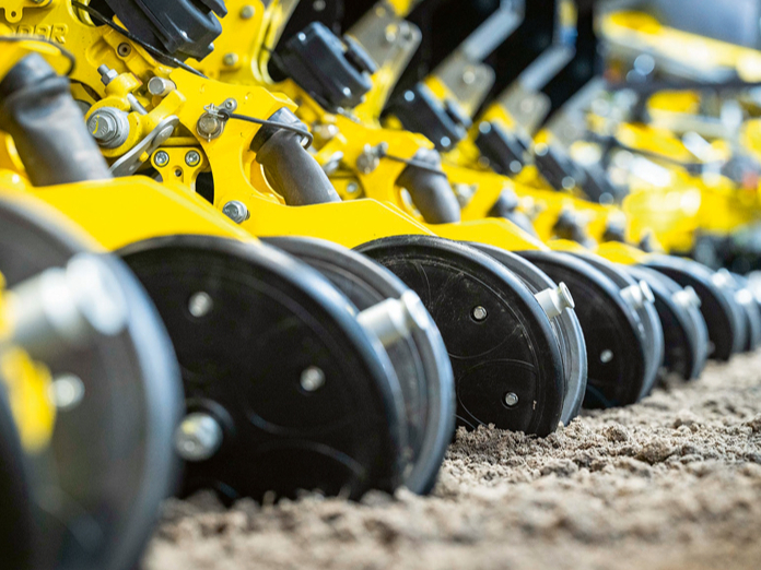 Jaunākās sējas sistēmas nodrošina precīzu sēklu izvietošanu. Mainīgas sēklu normas atkarībā no augsnes zonām palielina ražu un samazina sēklu patēriņu.